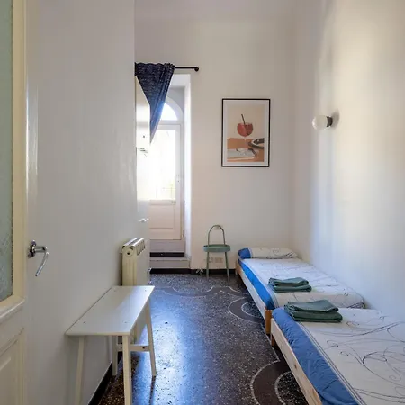 C_44 - Be On The Old Steps Between Station And Centre / Scalinata Cernaia Apartment La Spezia